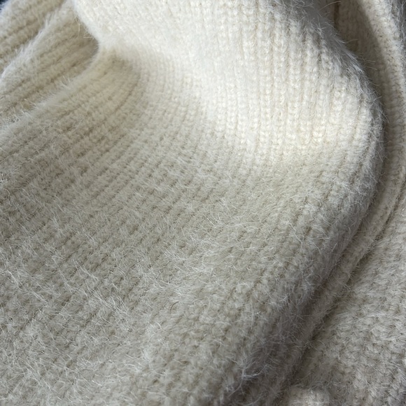 4SI3NNA Kelsey Women’s Cream Fuzzy Button Front Cardigan Size SEE MEASUREMENTS - Picture 6 of 9